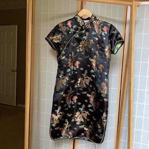 Dress Dragon Design - Picture 1 of 5